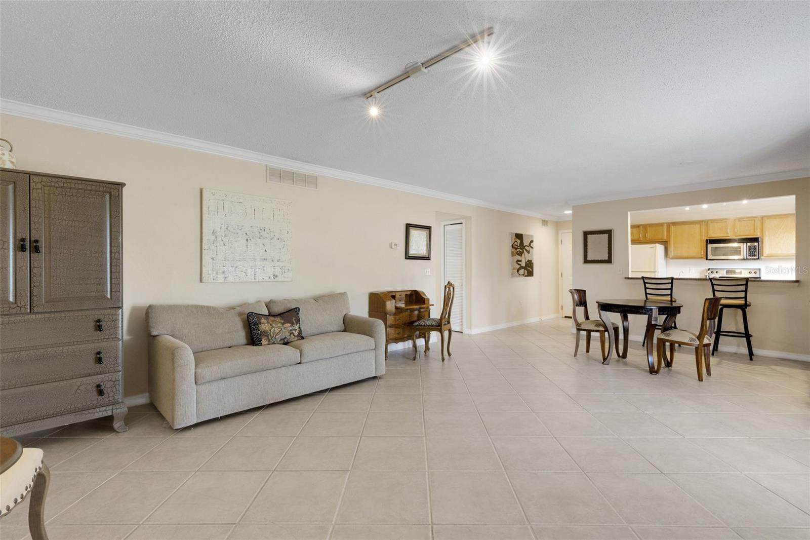 VISTAS ON BENEVA - Residential