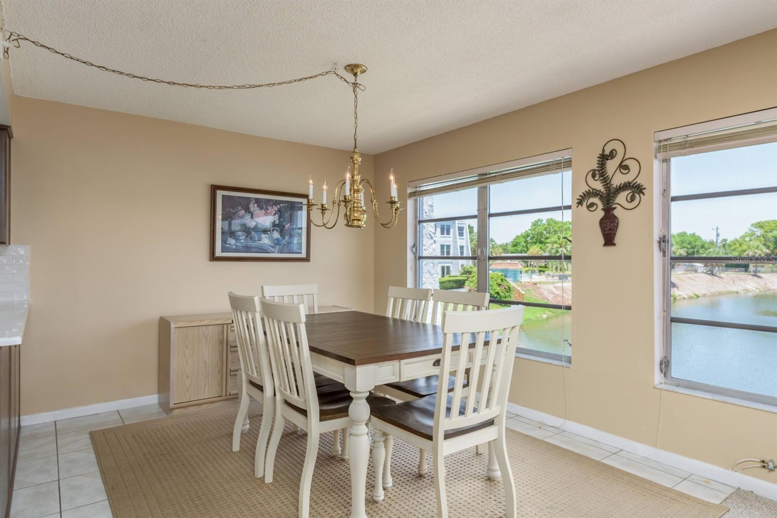 PENTHOUSE GROVES - Residential