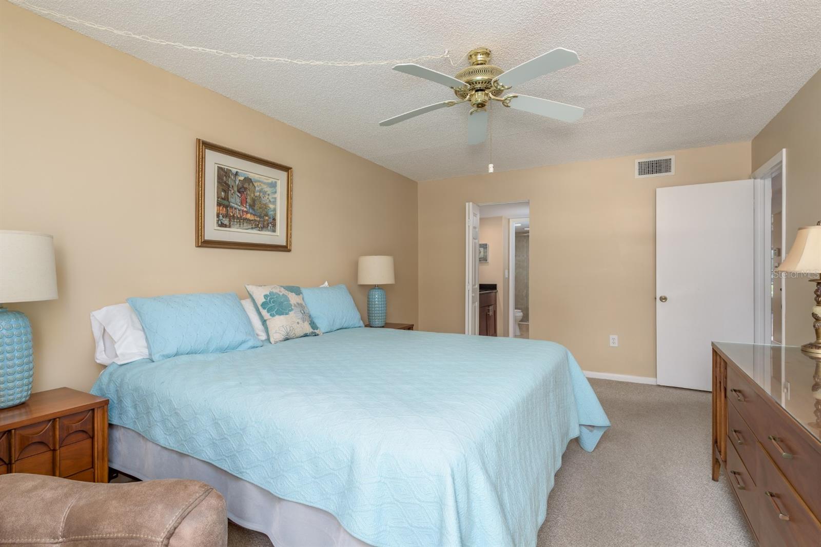 PENTHOUSE GROVES - Residential