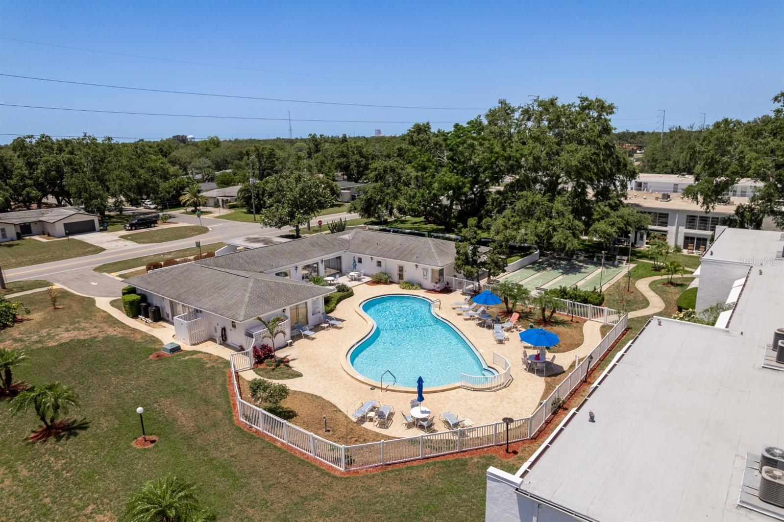 PENTHOUSE GROVES - Residential