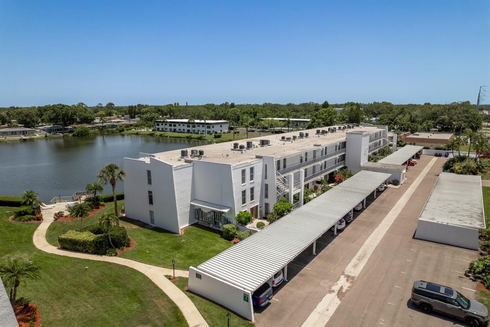 PENTHOUSE GROVES - Residential