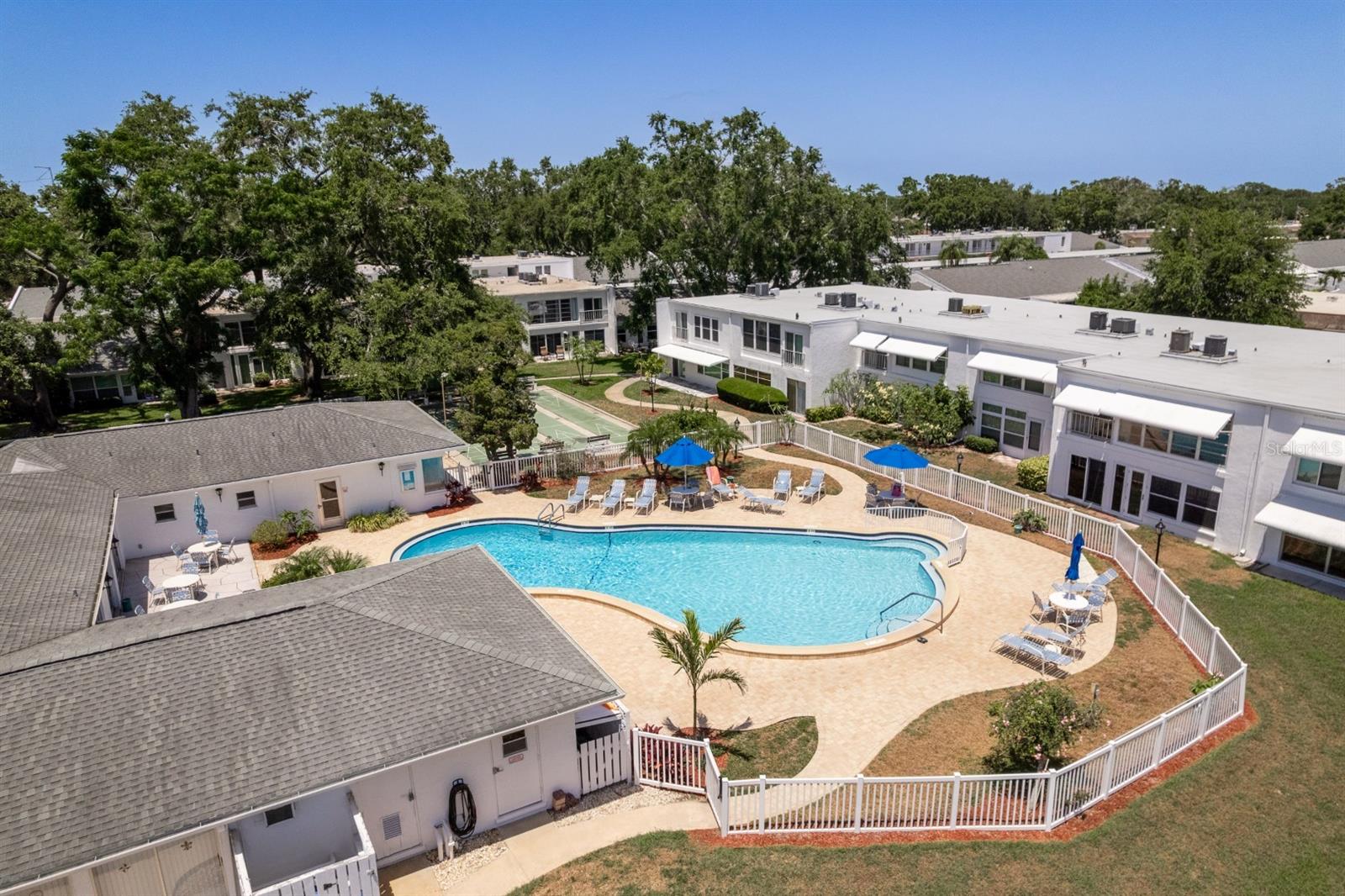 PENTHOUSE GROVES - Residential