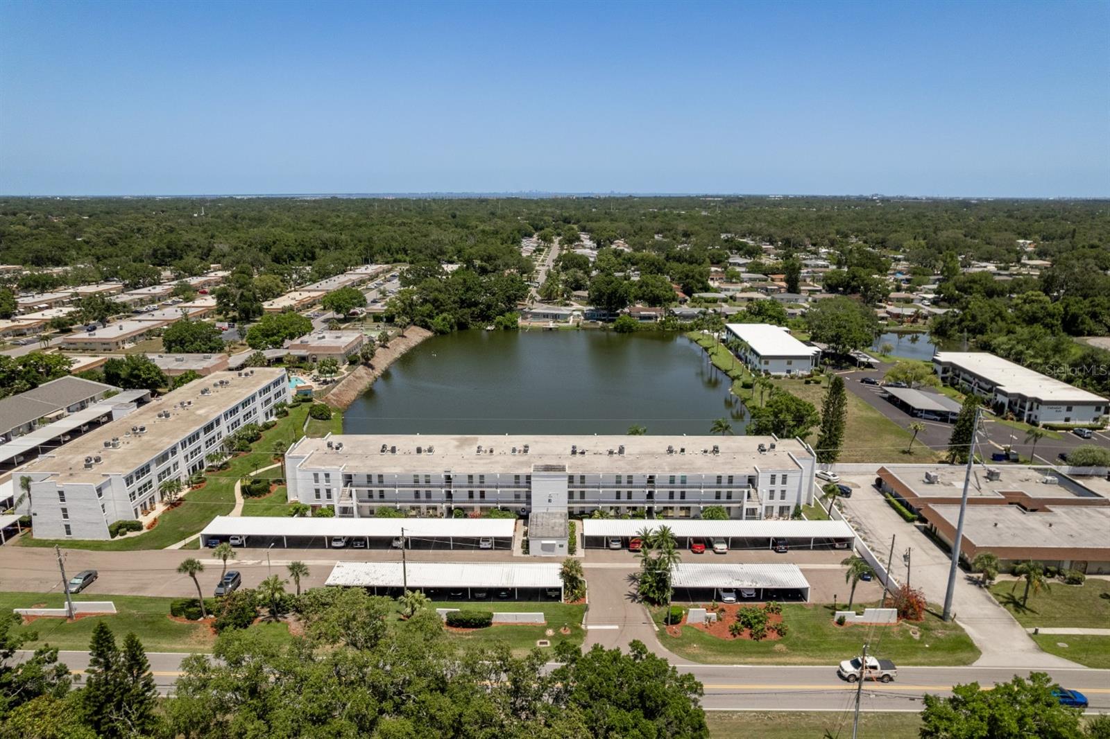 PENTHOUSE GROVES - Residential
