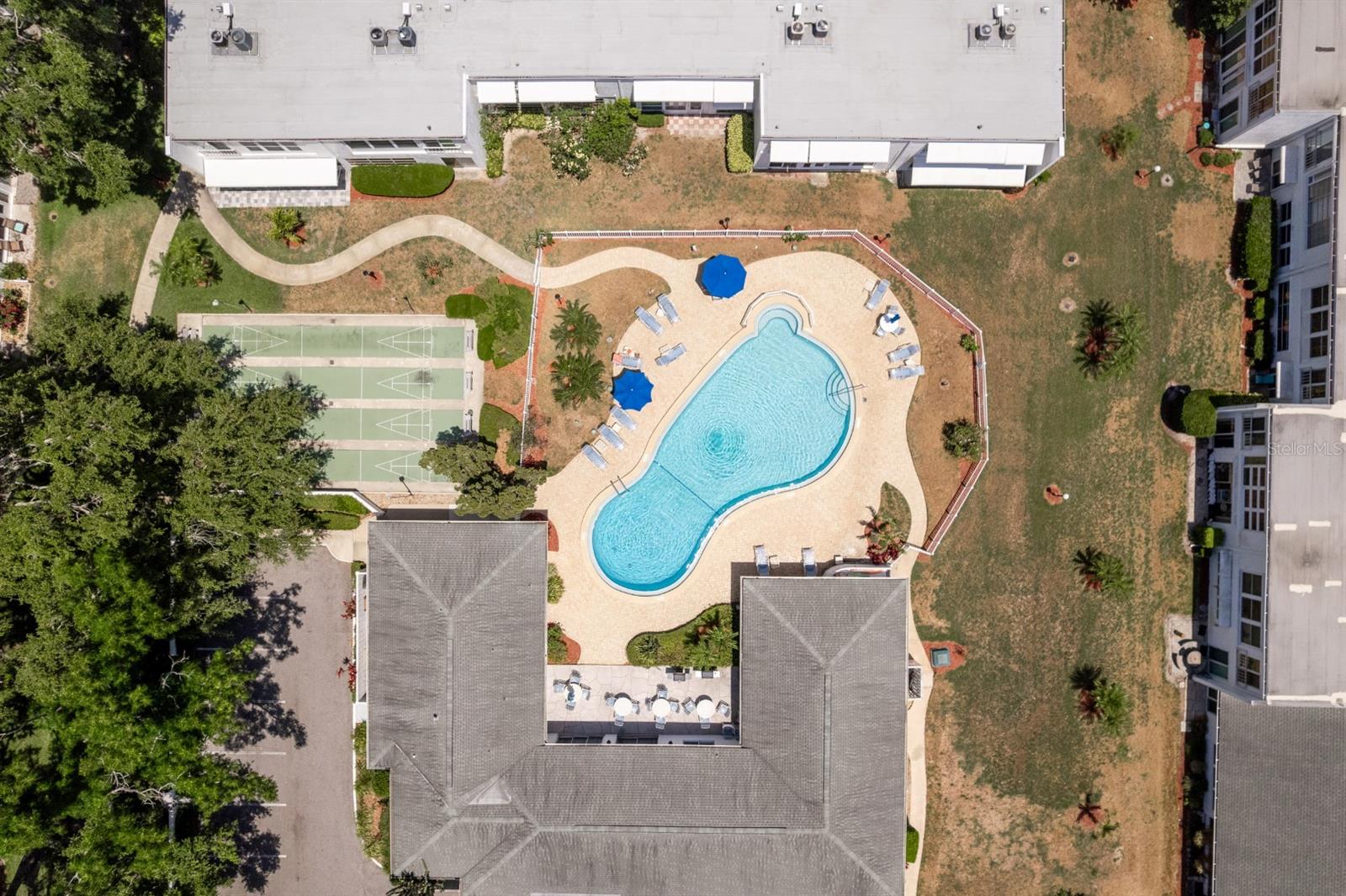 PENTHOUSE GROVES - Residential