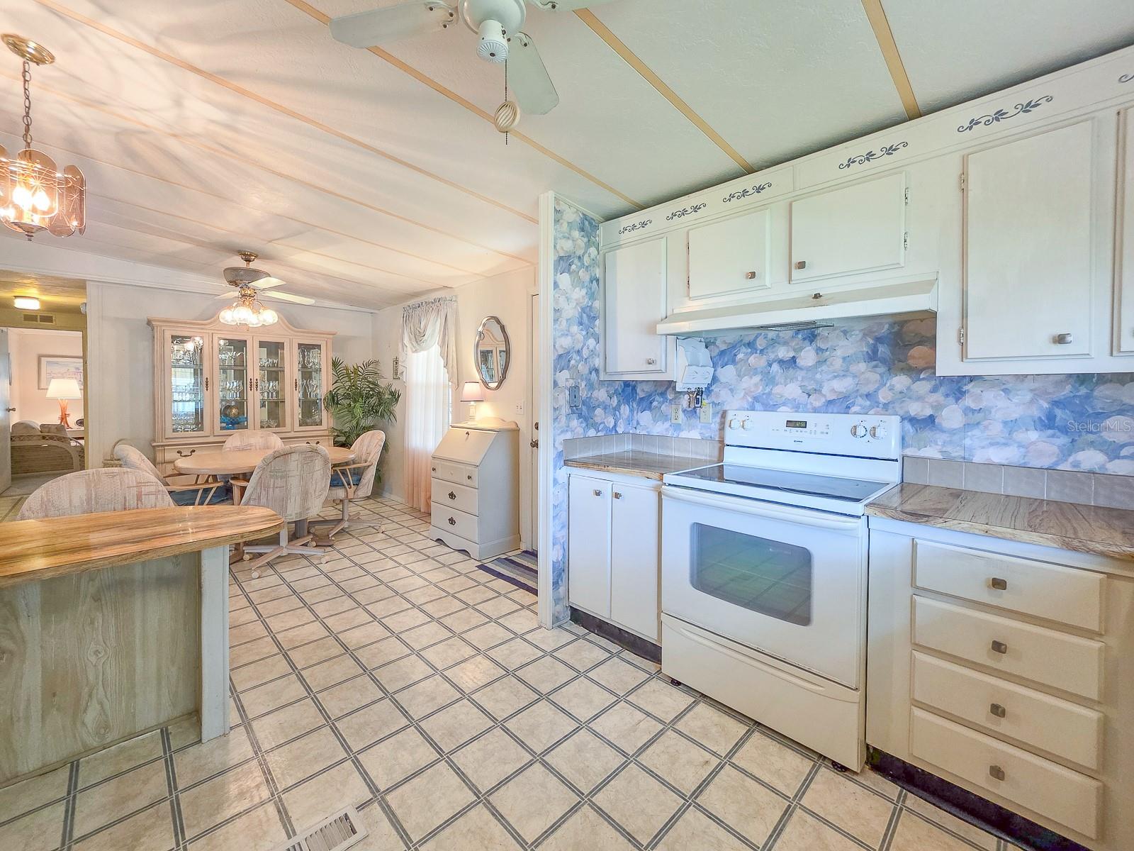 LAURELWOOD MOBILE ESTATES UNIT 01 - Residential