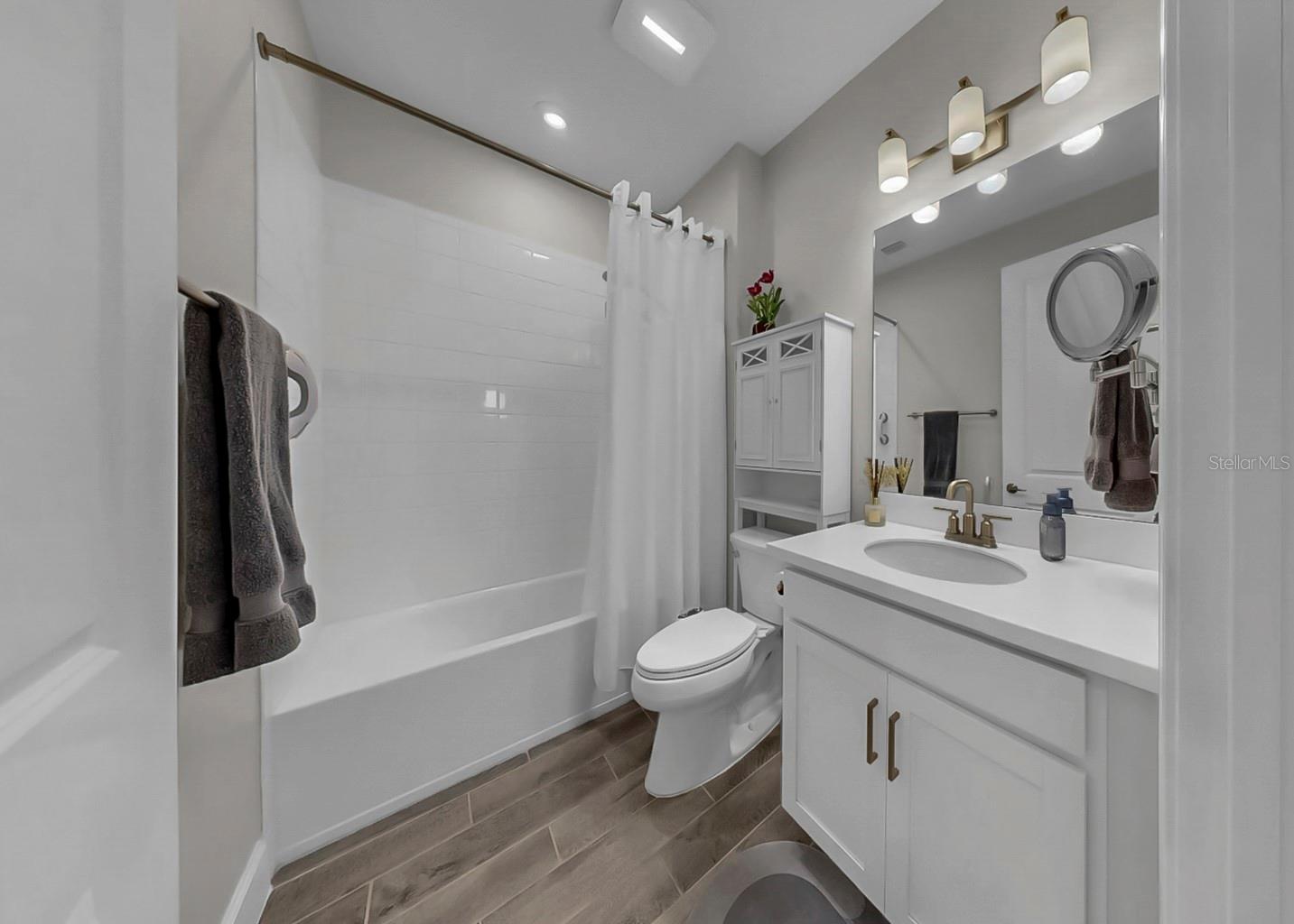 ARTISAN LAKES ESPLANADE PH V SUBPH B & C - Residential