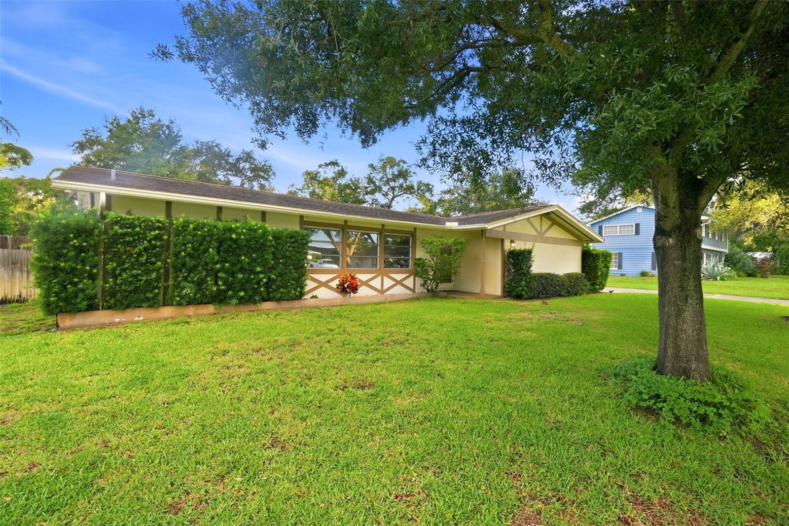 1514 OAKADIA DRIVE W