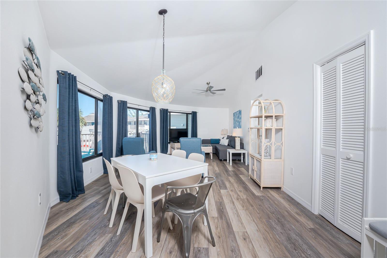 CASTAWAYS - Residential