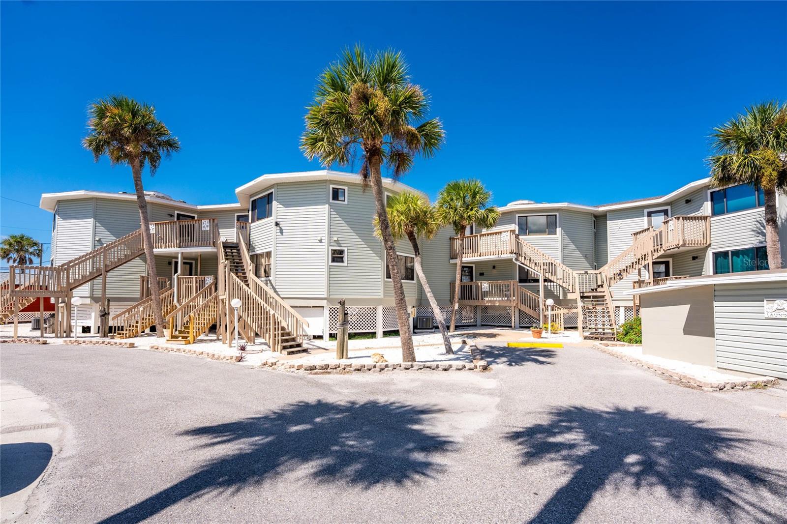 CASTAWAYS - Residential