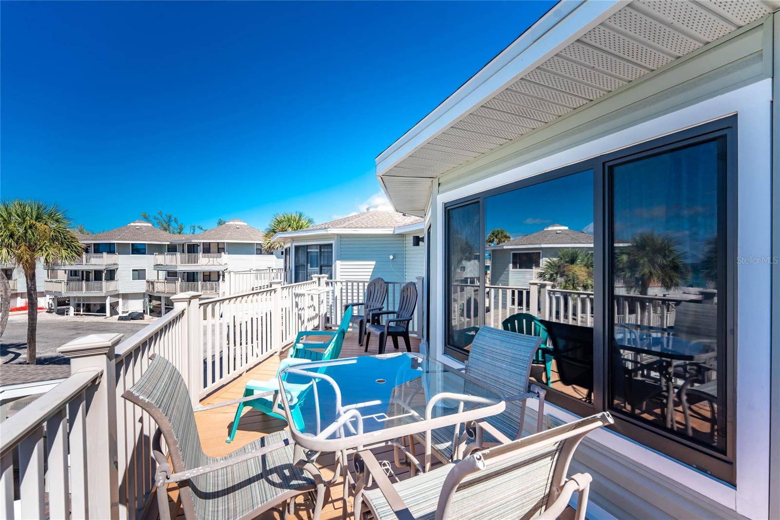 CASTAWAYS - Residential