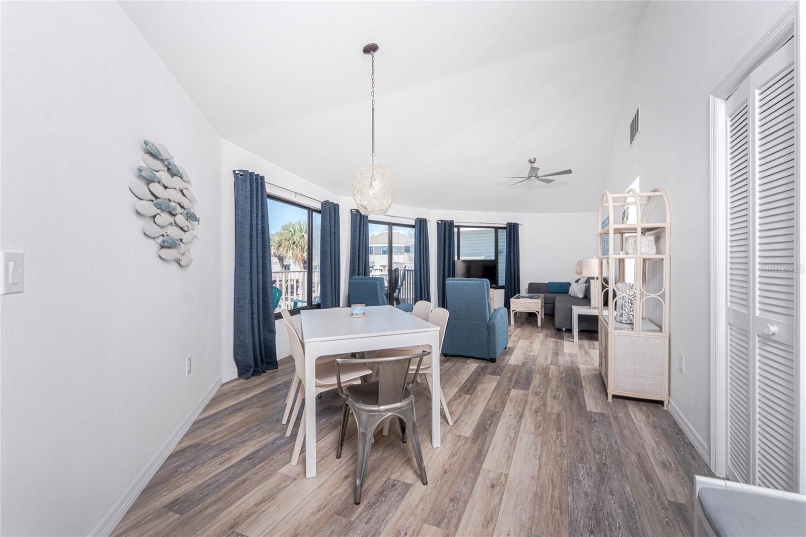CASTAWAYS - Residential