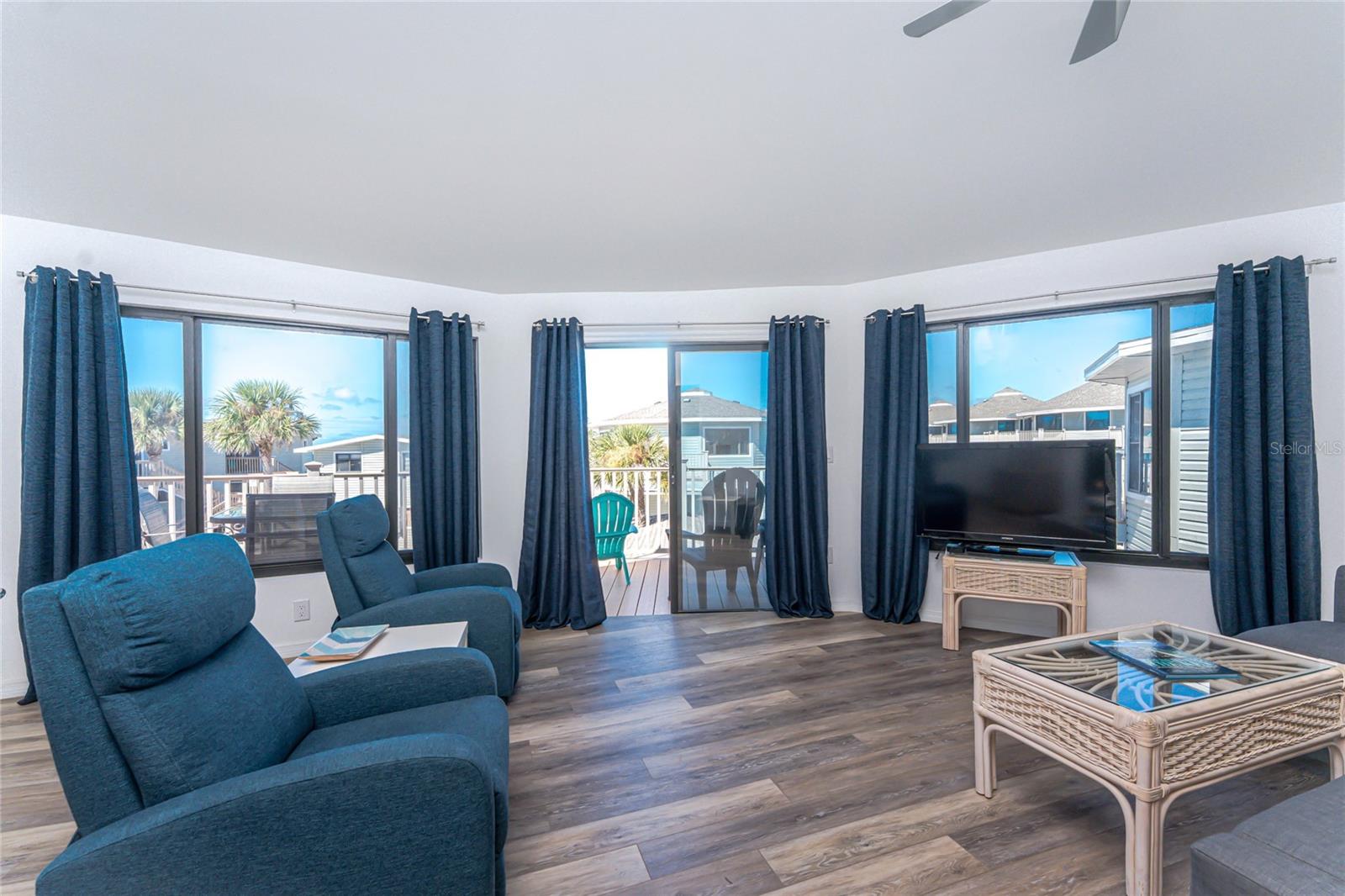 CASTAWAYS - Residential