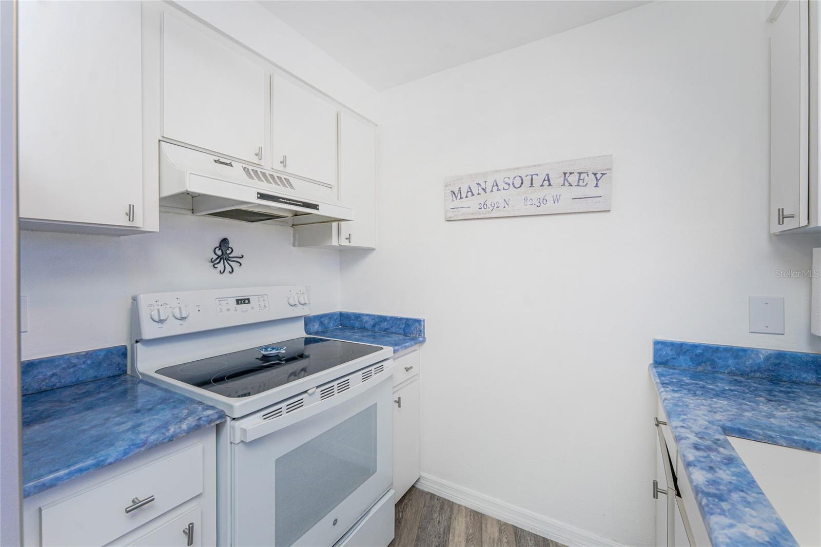 CASTAWAYS - Residential
