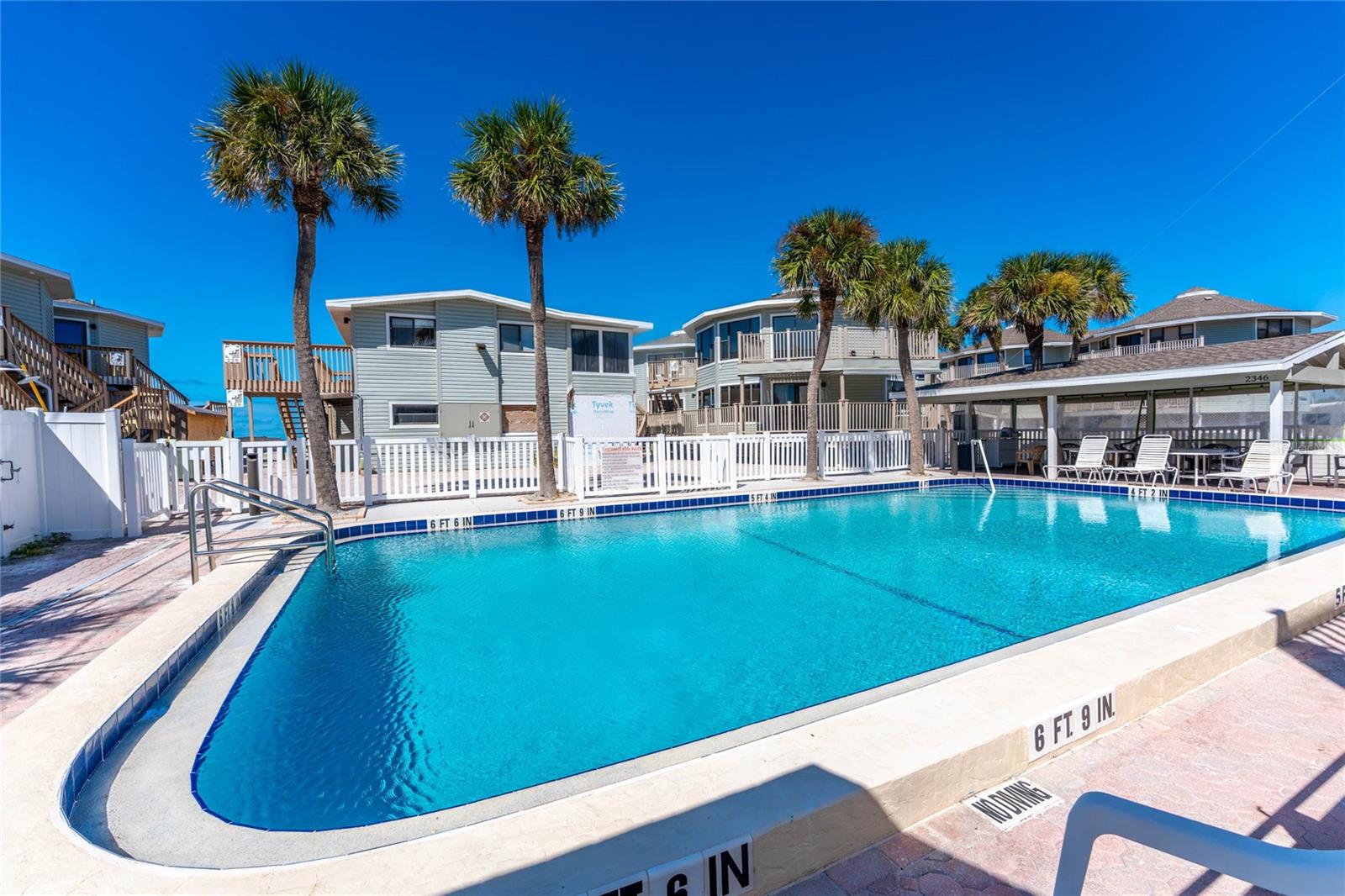 CASTAWAYS - Residential