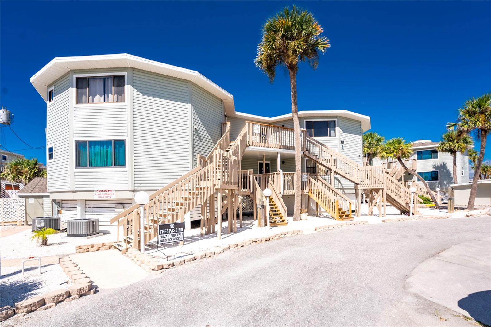 CASTAWAYS - Residential