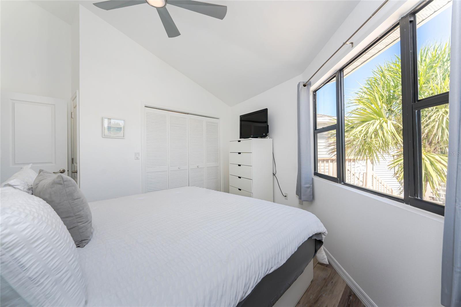 CASTAWAYS - Residential