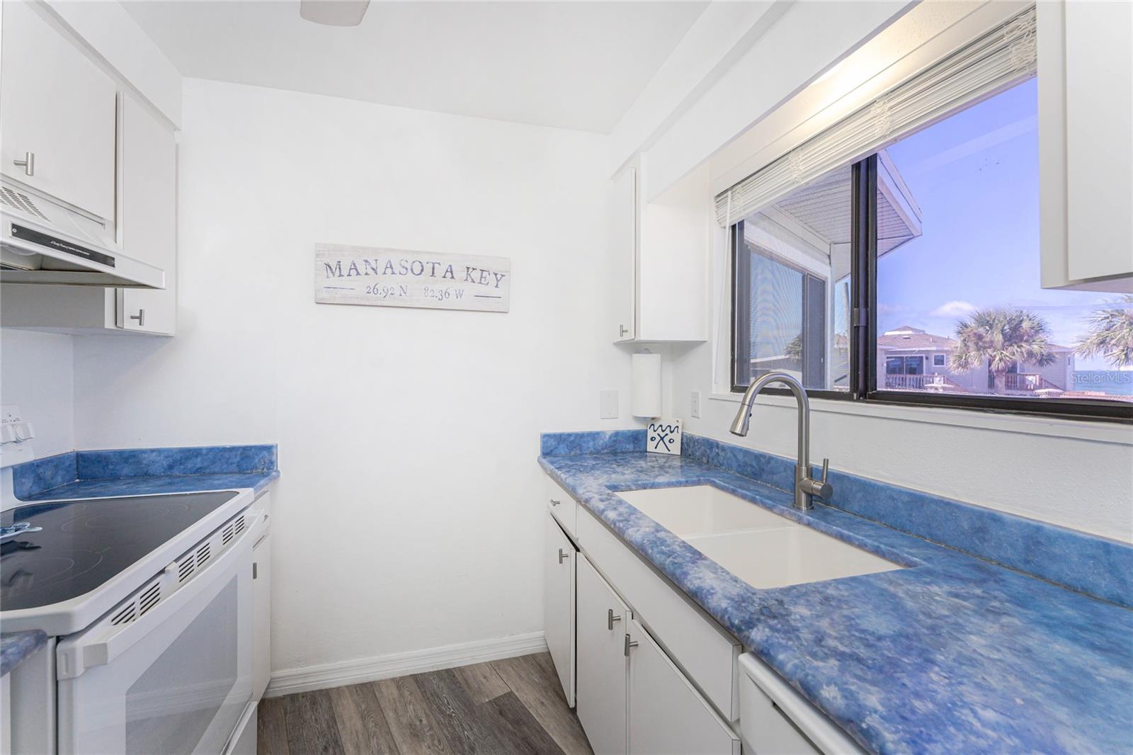 CASTAWAYS - Residential