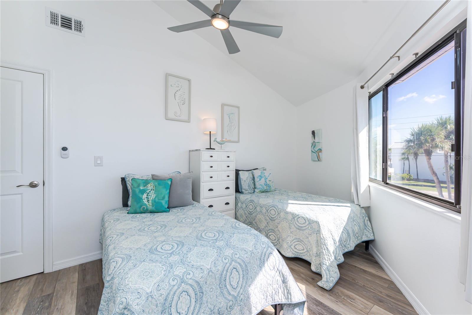 CASTAWAYS - Residential
