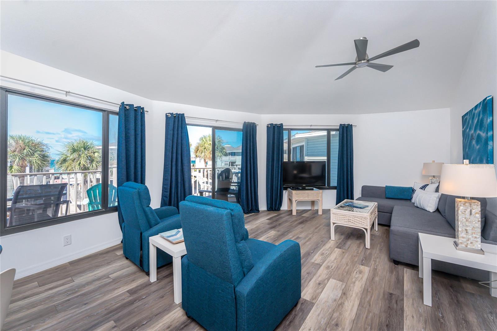 CASTAWAYS - Residential