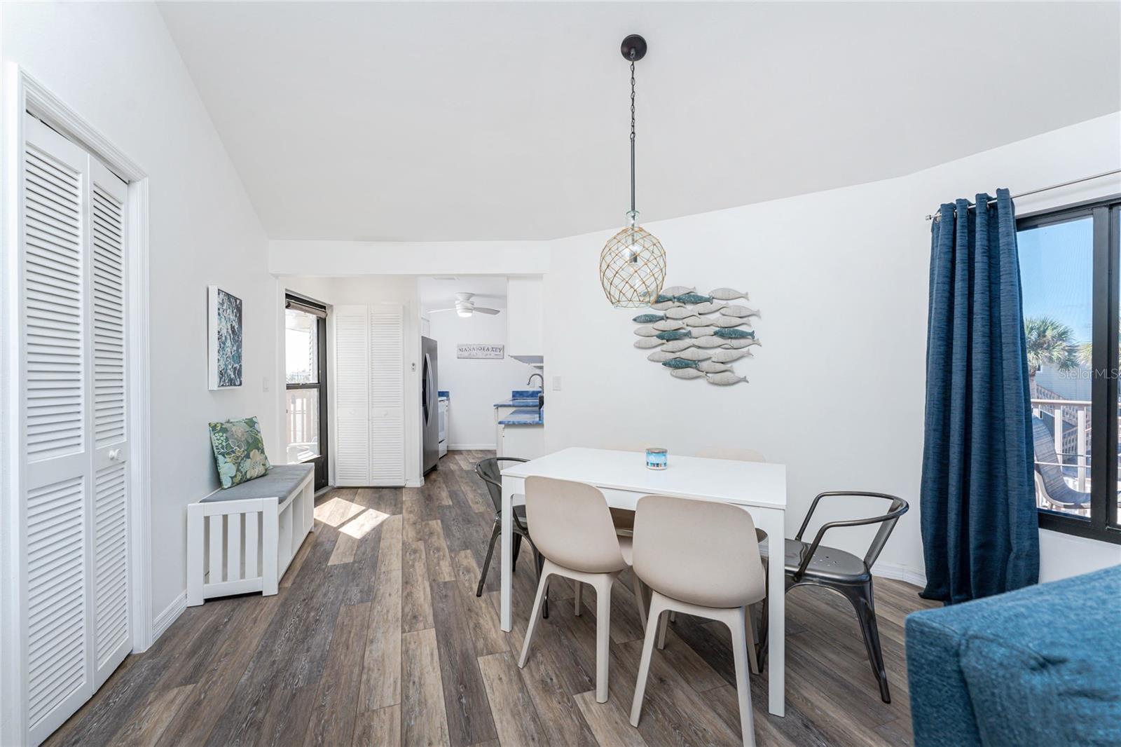 CASTAWAYS - Residential
