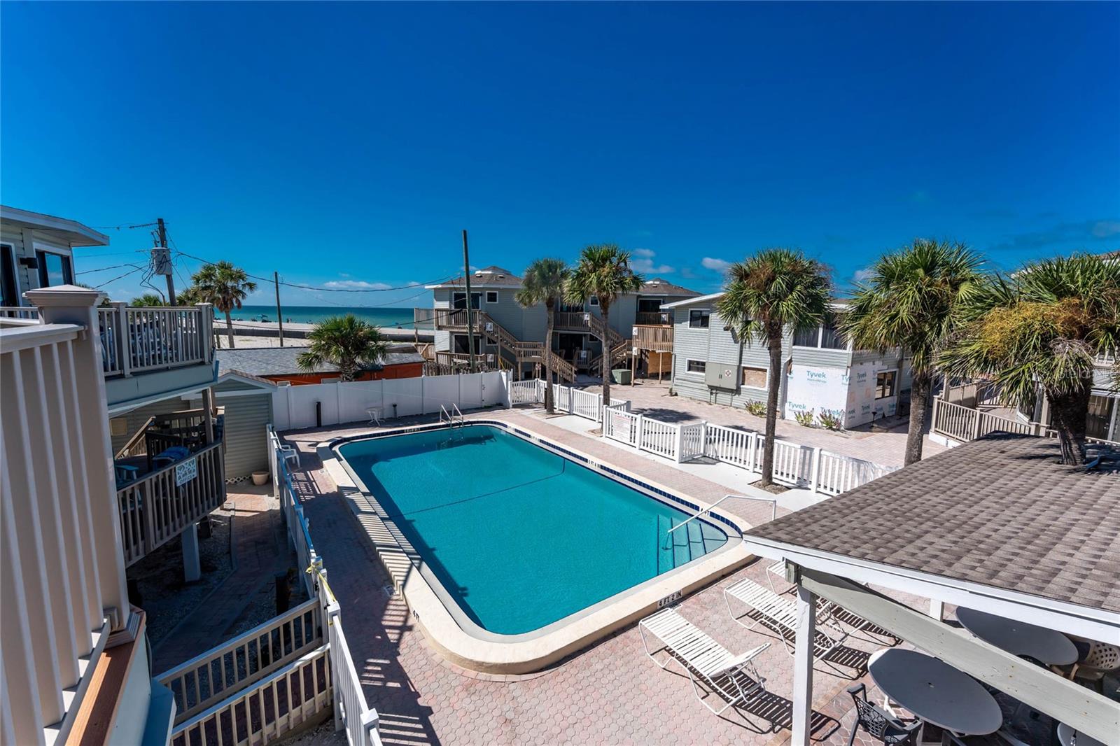 CASTAWAYS - Residential