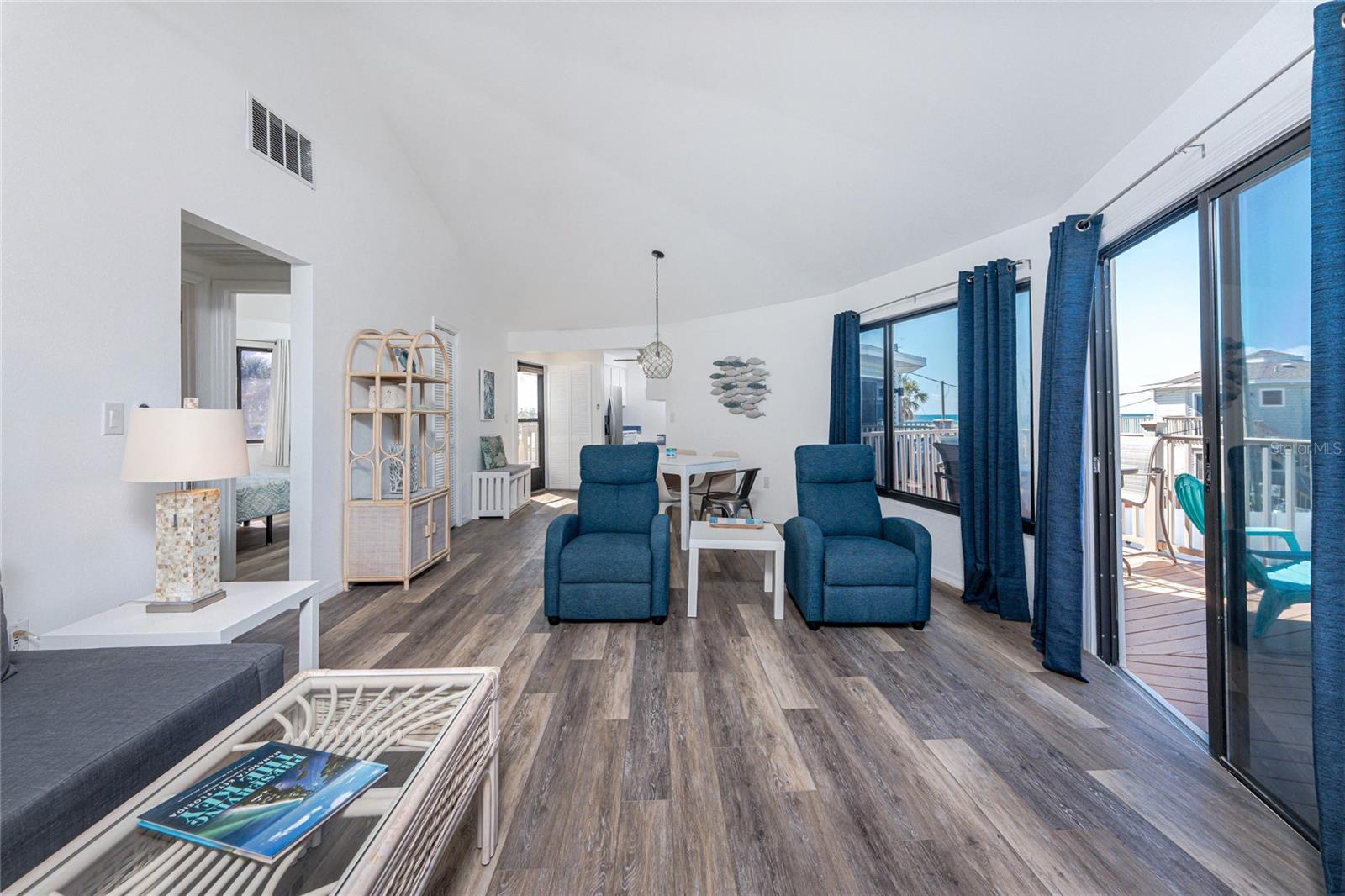 CASTAWAYS - Residential