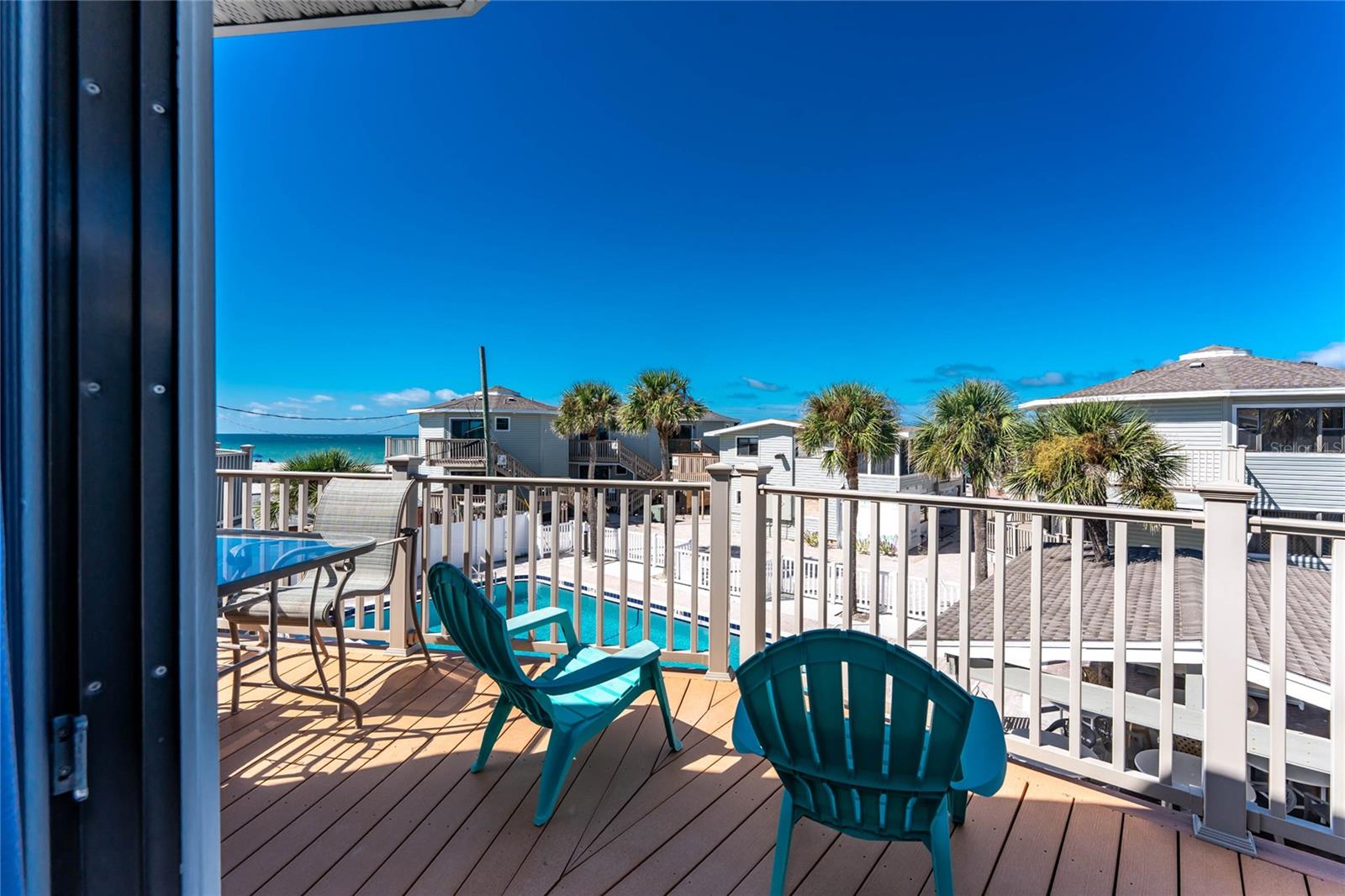CASTAWAYS - Residential