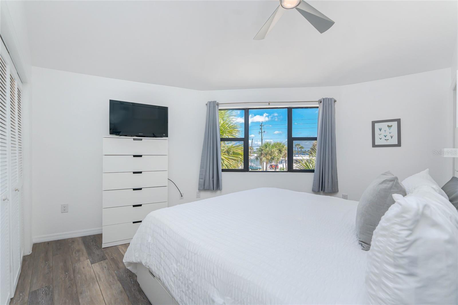 CASTAWAYS - Residential