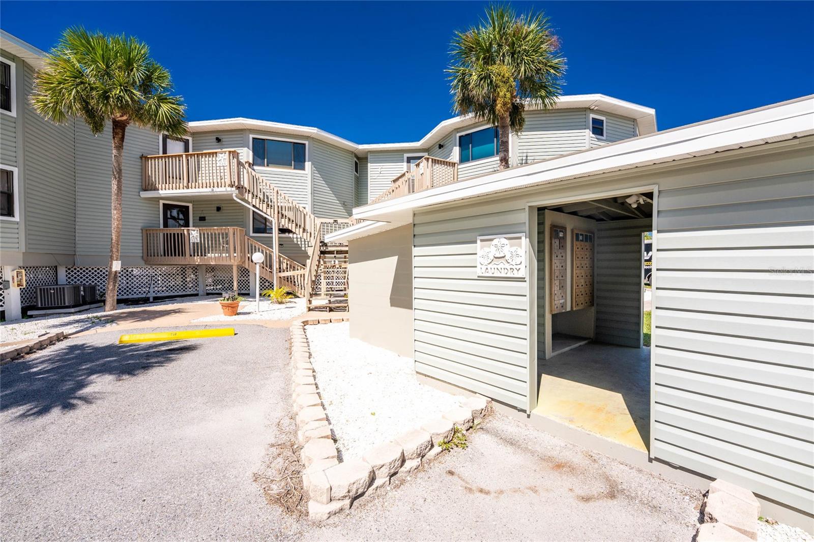 CASTAWAYS - Residential