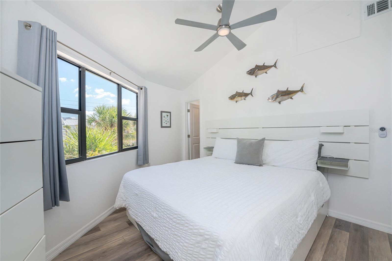 CASTAWAYS - Residential