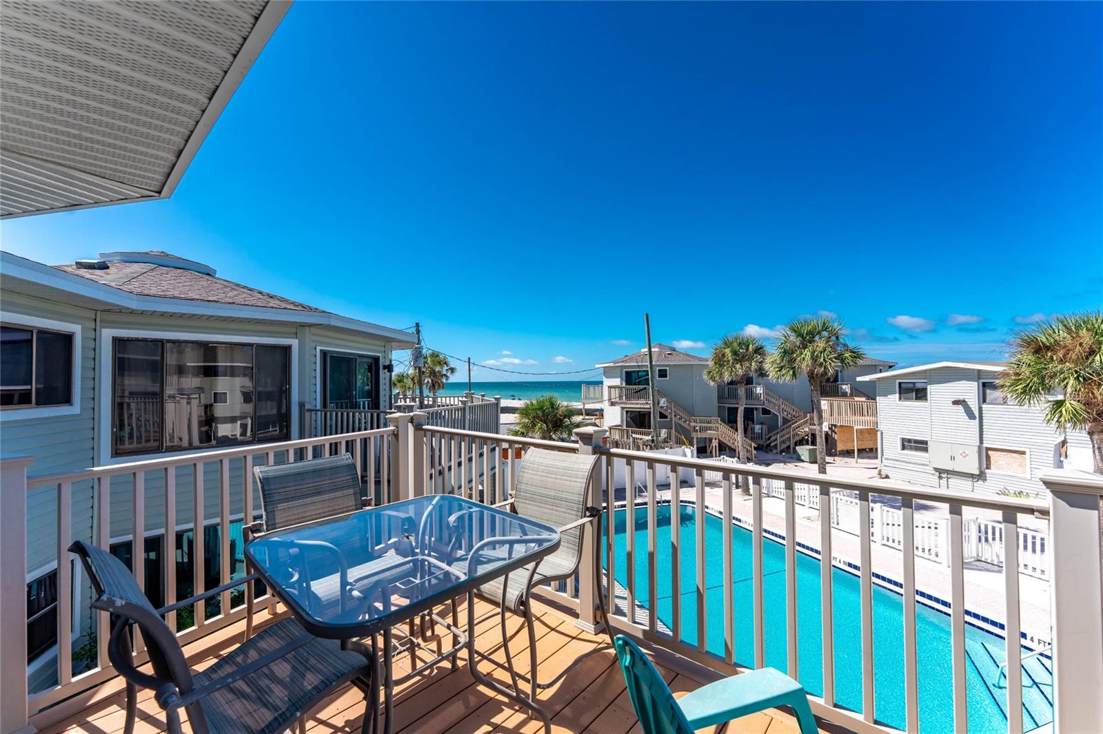 CASTAWAYS - Residential