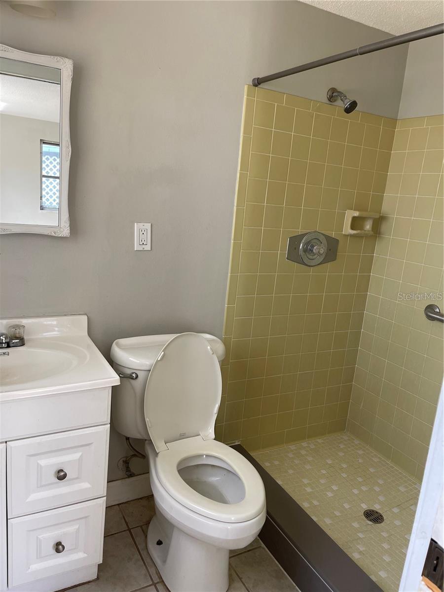 HOLIDAY LAKE ESTATES - Residential Lease