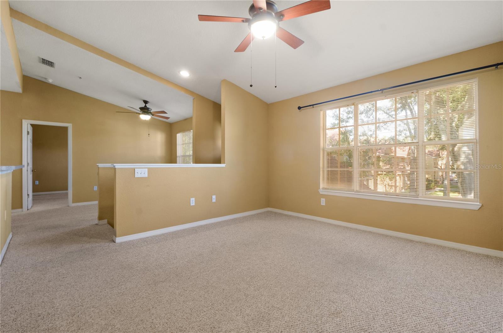 CRESCENT PLACE AT LAKE LOTUS CONDO - Residential