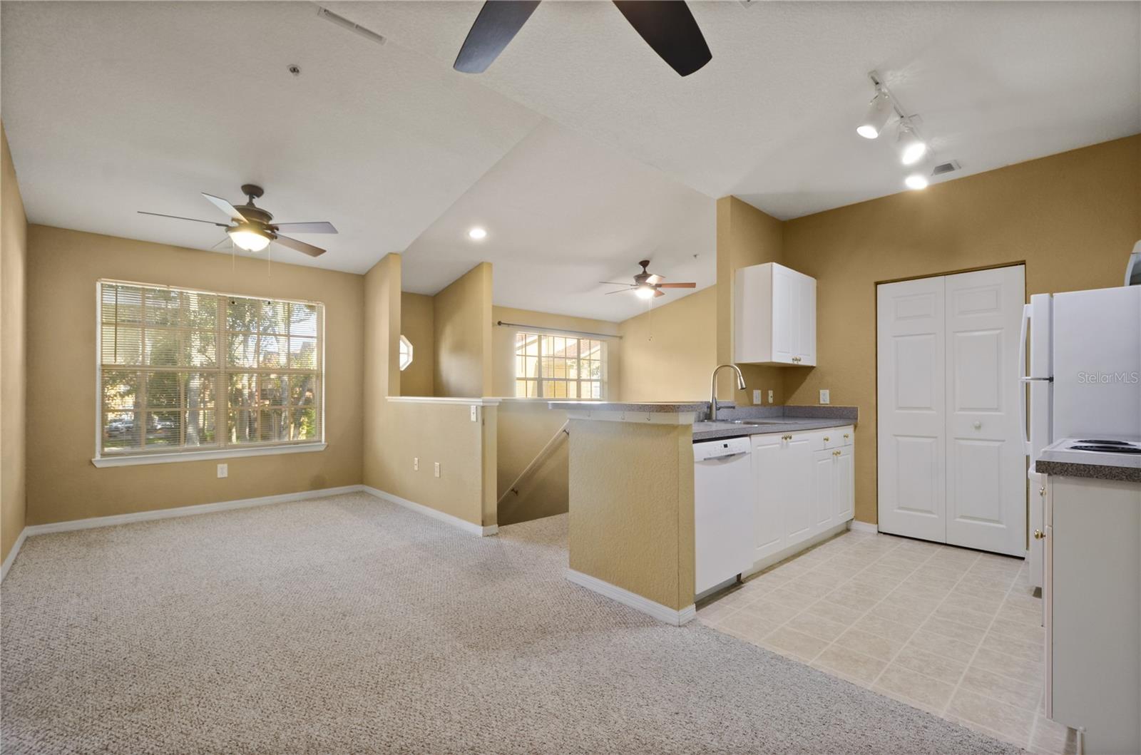 CRESCENT PLACE AT LAKE LOTUS CONDO - Residential