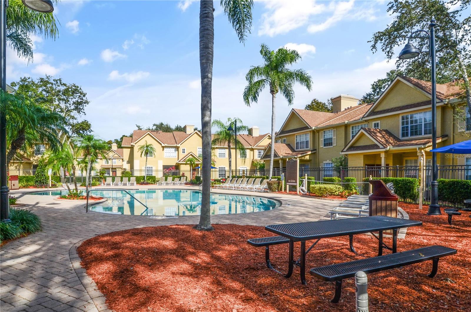 CRESCENT PLACE AT LAKE LOTUS CONDO - Residential