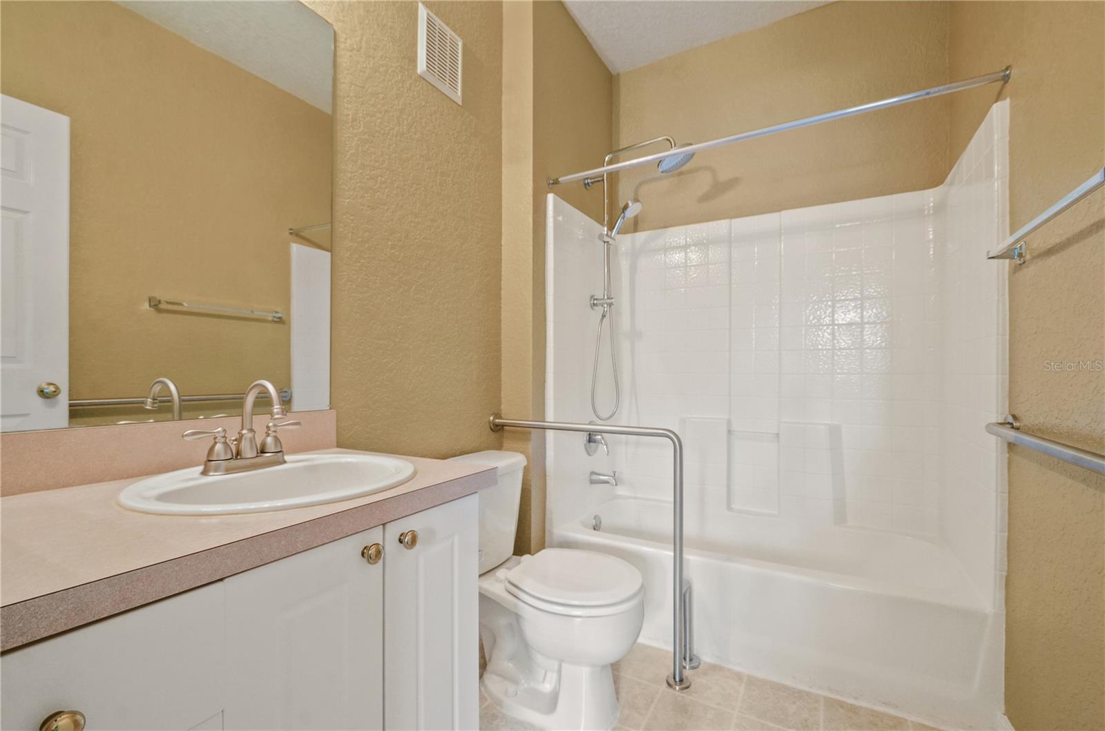 CRESCENT PLACE AT LAKE LOTUS CONDO - Residential