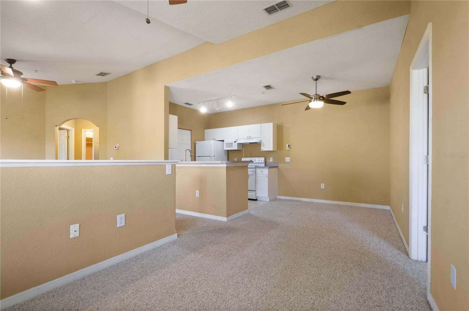 CRESCENT PLACE AT LAKE LOTUS CONDO - Residential