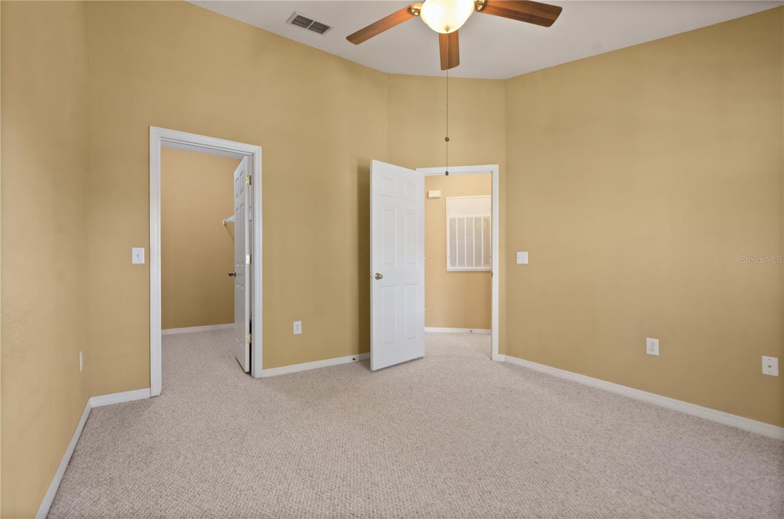 CRESCENT PLACE AT LAKE LOTUS CONDO - Residential