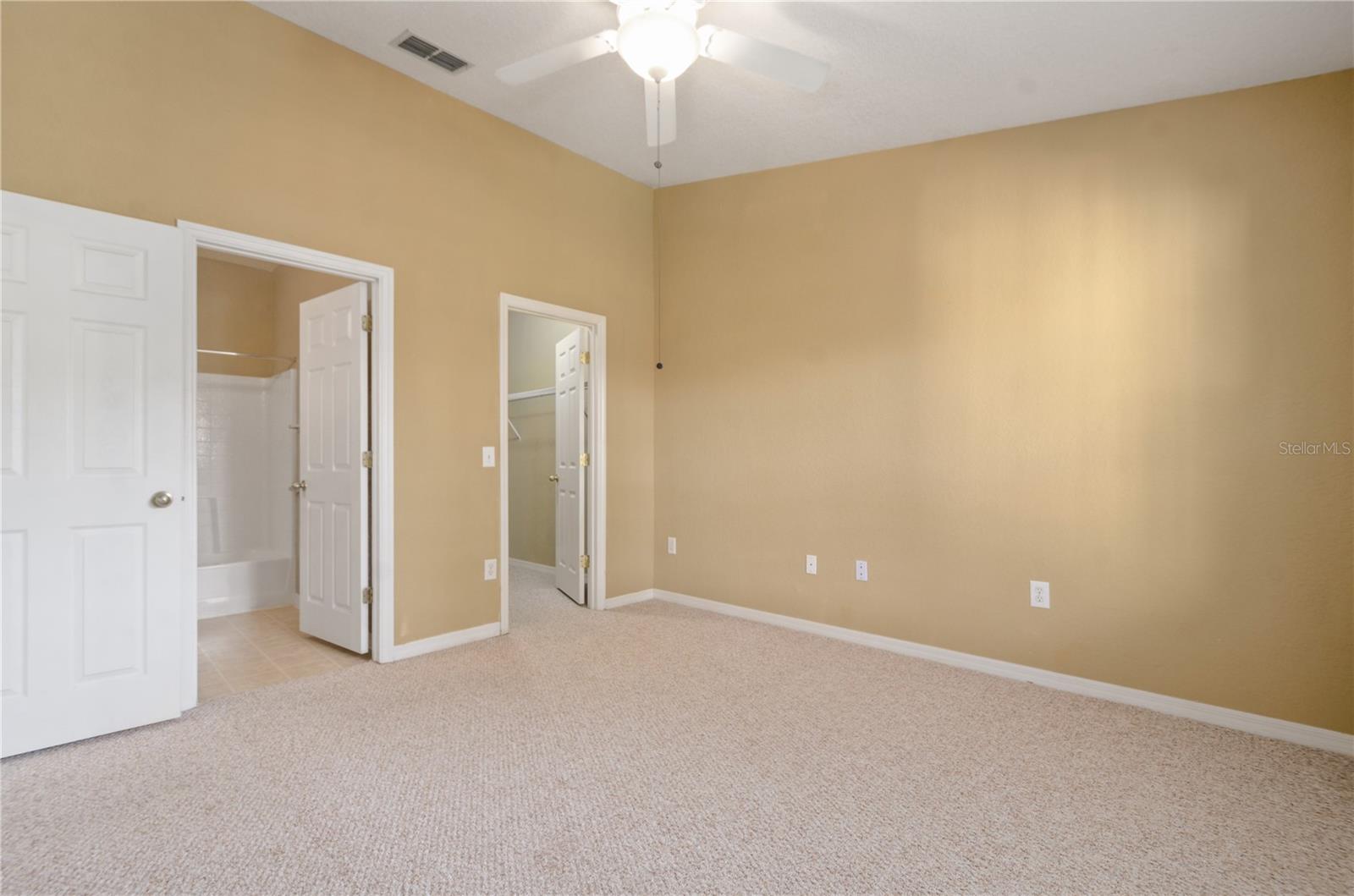 CRESCENT PLACE AT LAKE LOTUS CONDO - Residential