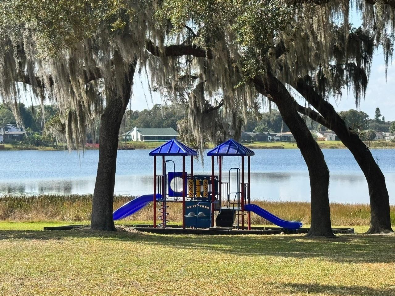 BAY LAKES AT GRANADA SEC 01 - Residential Lease