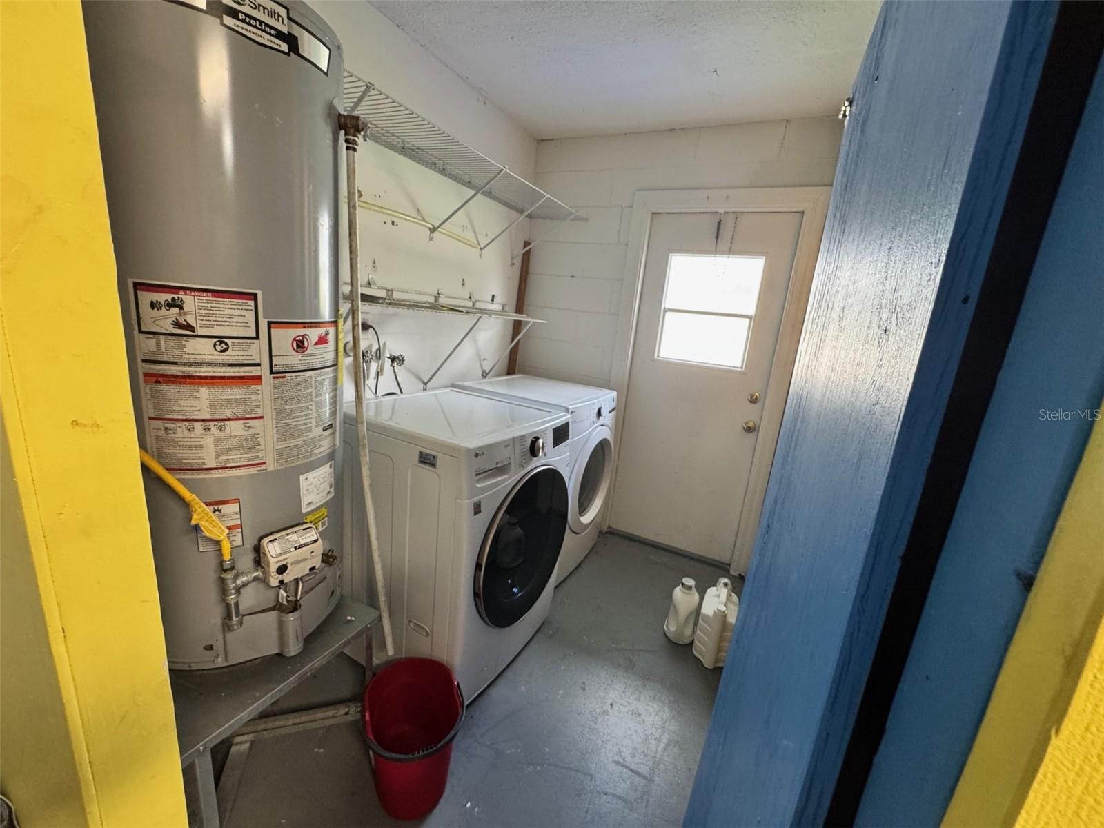 BAY LAKES AT GRANADA SEC 01 - Residential Lease