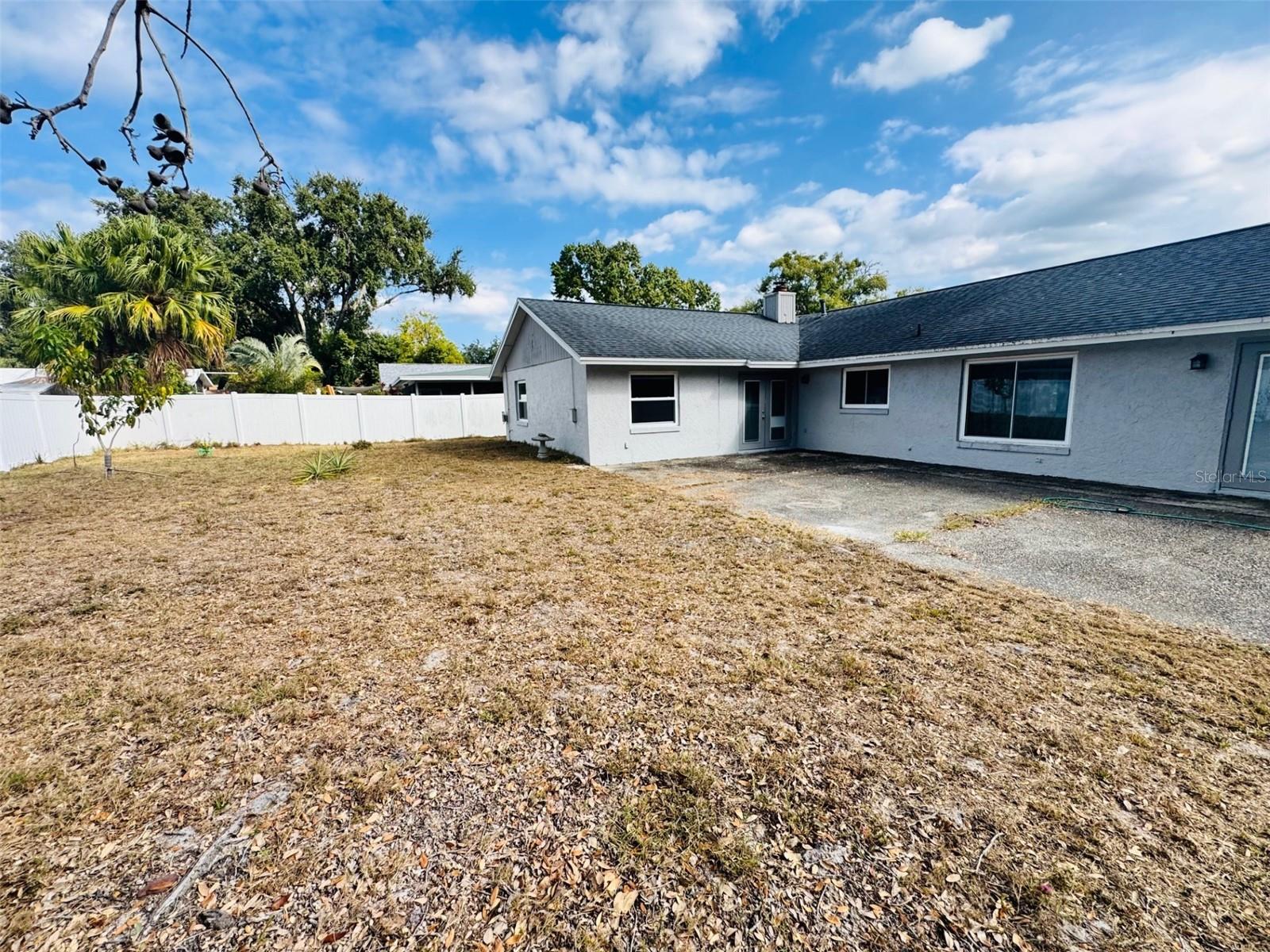 BAY LAKES AT GRANADA SEC 01 - Residential Lease