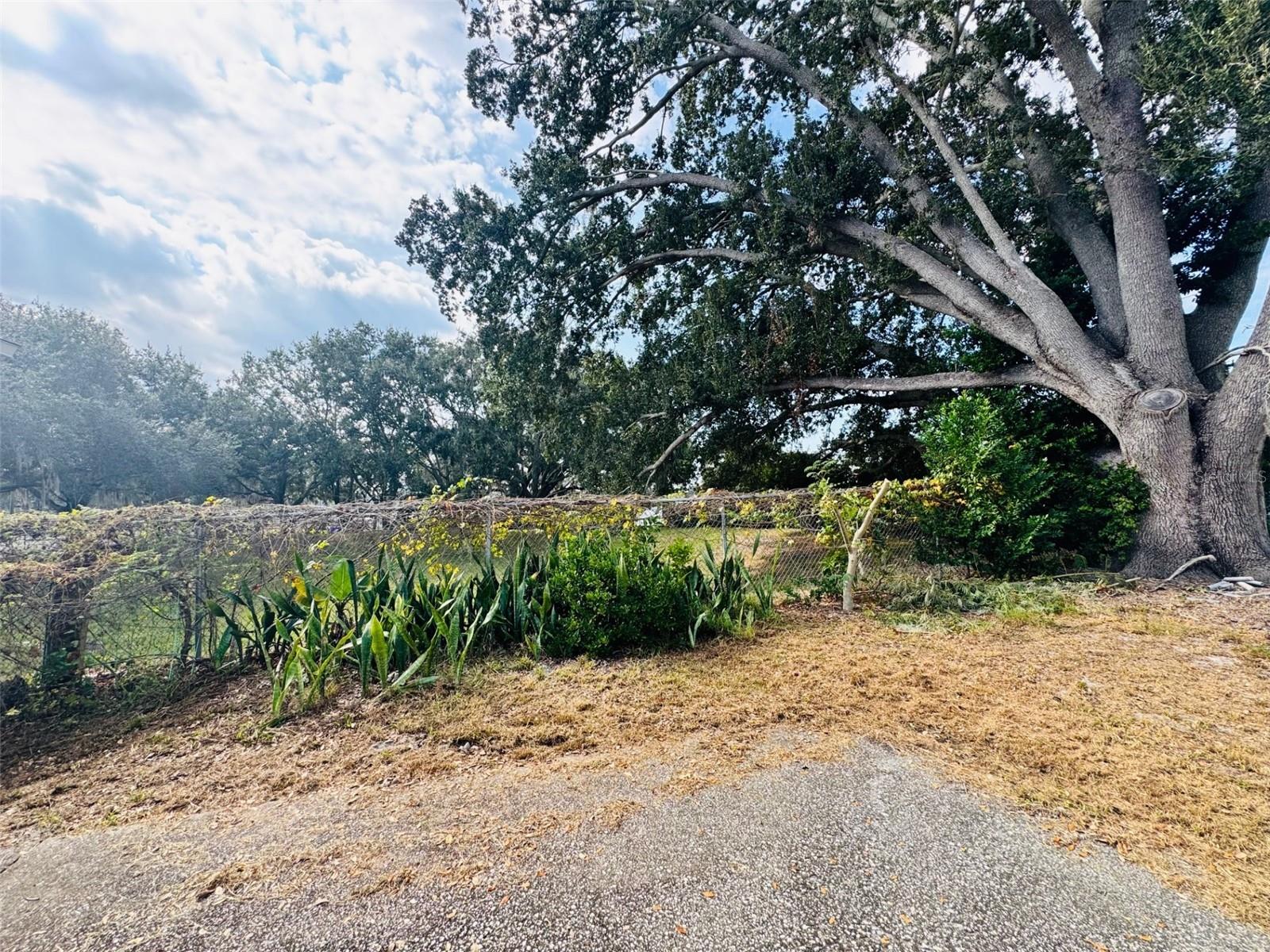 BAY LAKES AT GRANADA SEC 01 - Residential Lease