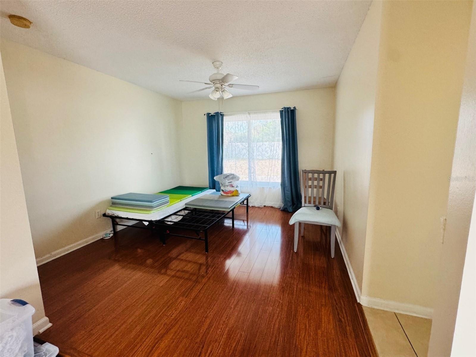 BAY LAKES AT GRANADA SEC 01 - Residential Lease