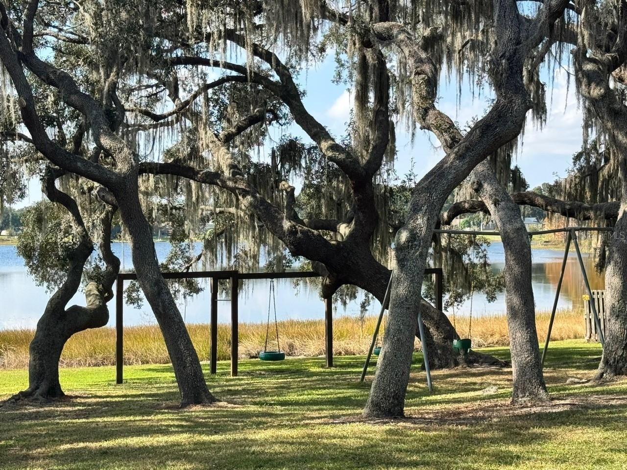 BAY LAKES AT GRANADA SEC 01 - Residential Lease