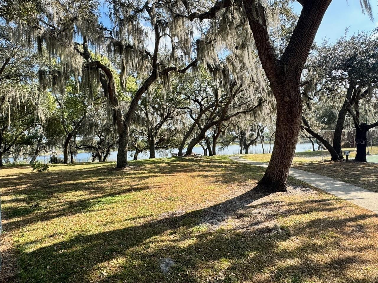 BAY LAKES AT GRANADA SEC 01 - Residential Lease