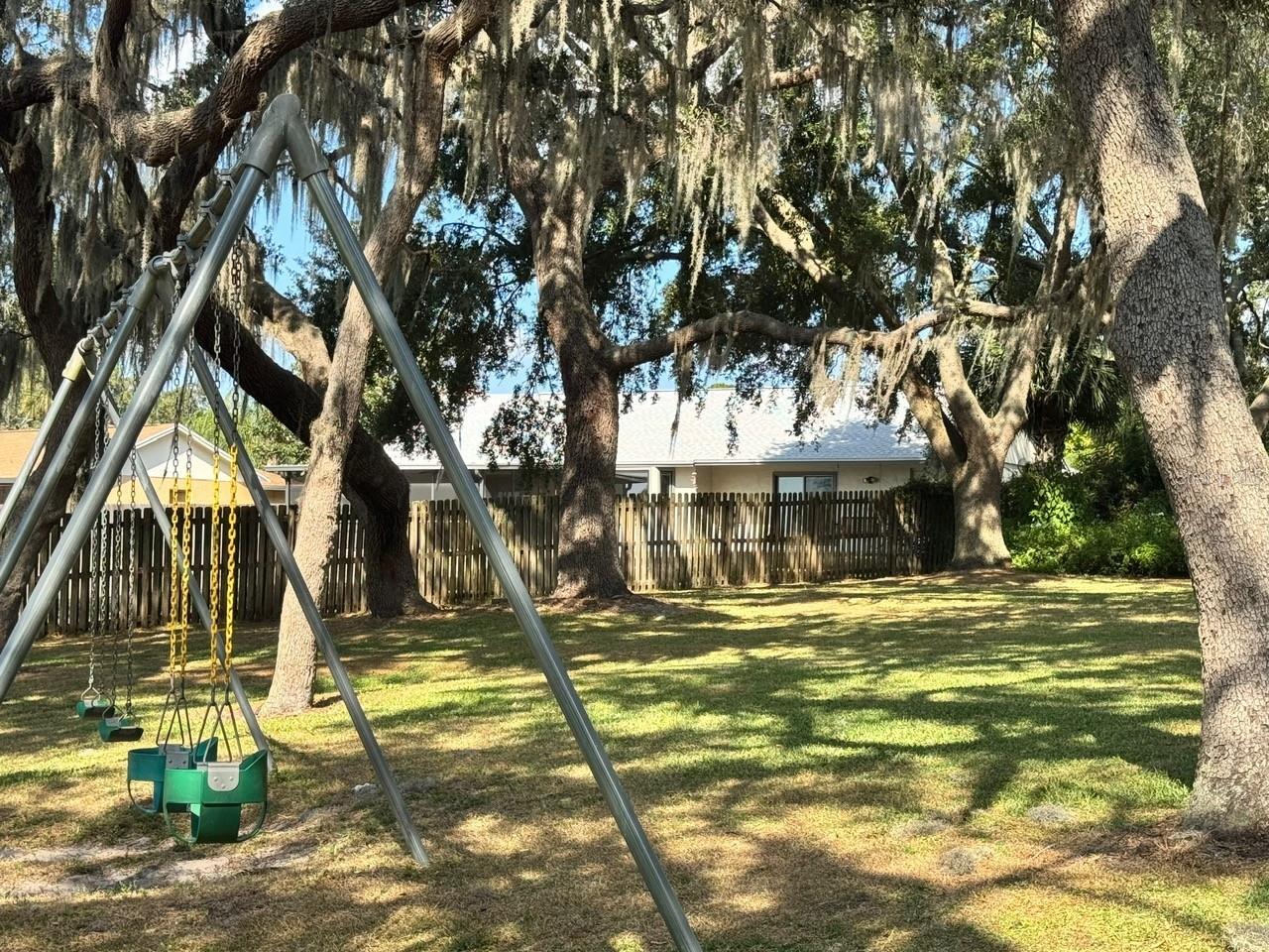 BAY LAKES AT GRANADA SEC 01 - Residential Lease