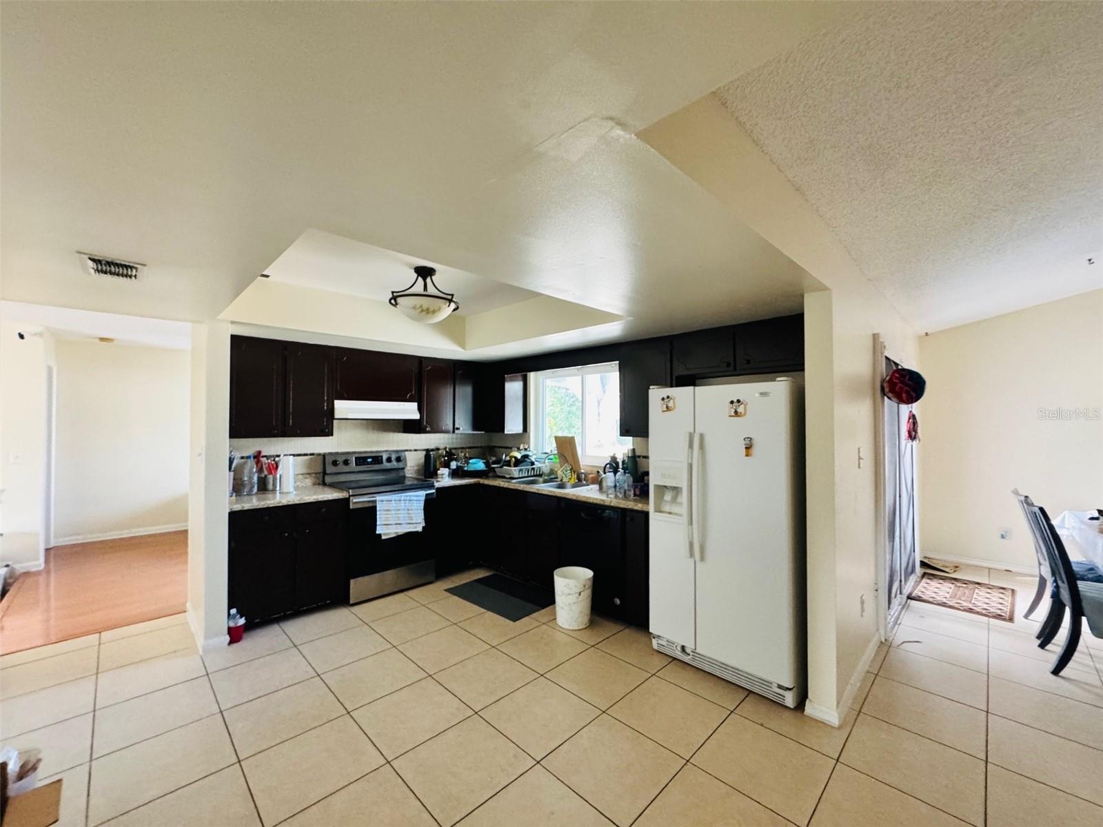 BAY LAKES AT GRANADA SEC 01 - Residential Lease