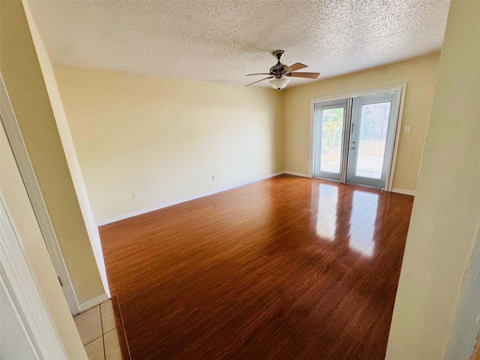 BAY LAKES AT GRANADA SEC 01 - Residential Lease