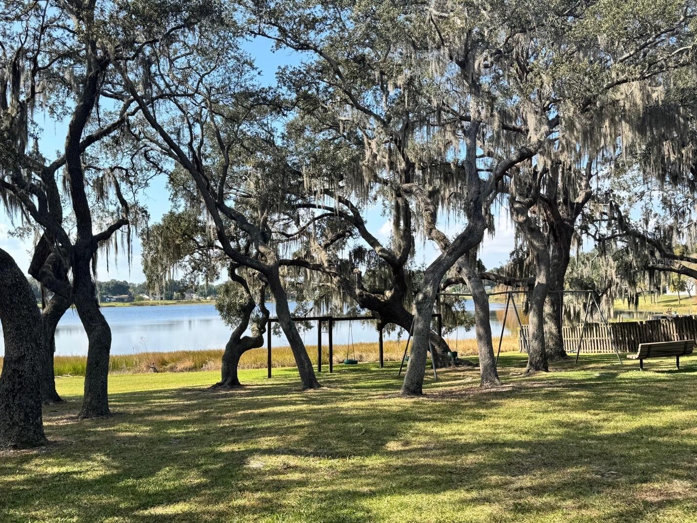 BAY LAKES AT GRANADA SEC 01 - Residential Lease